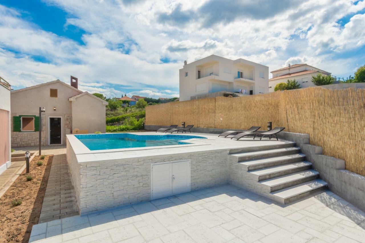 Matela Villa