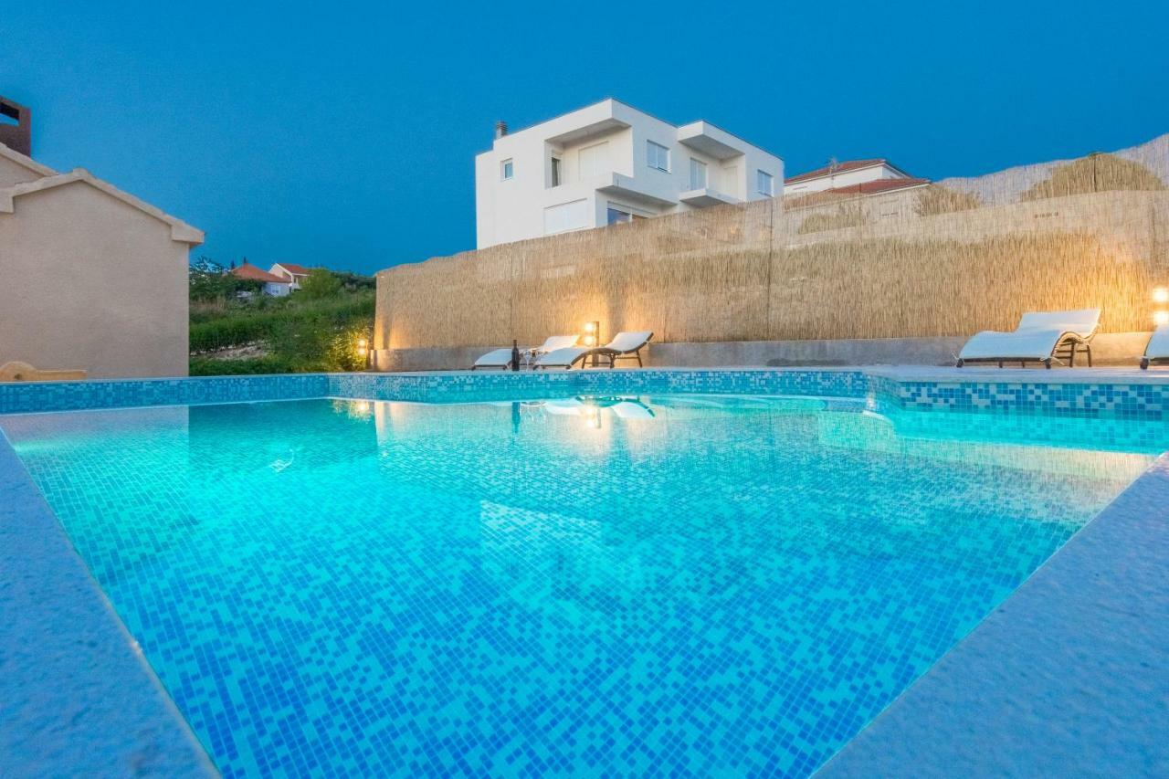 Matela Villa *