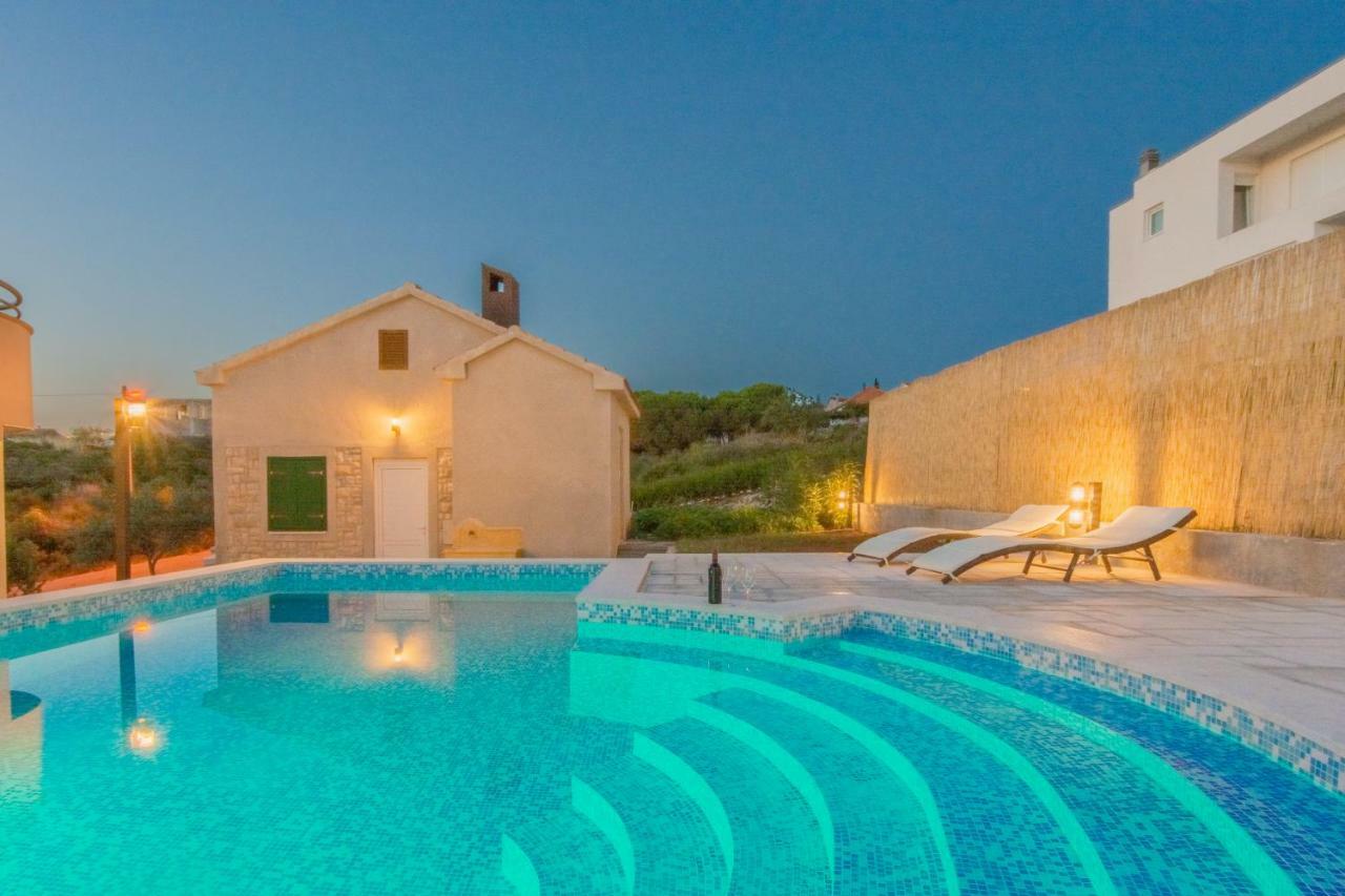 Matela Villa *